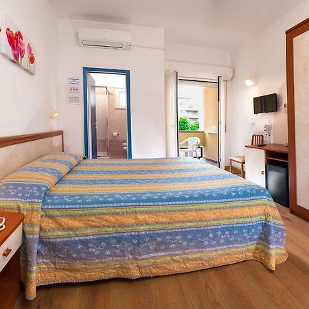 Hotel Alba Serena Misano Adriatico Kültér fotó