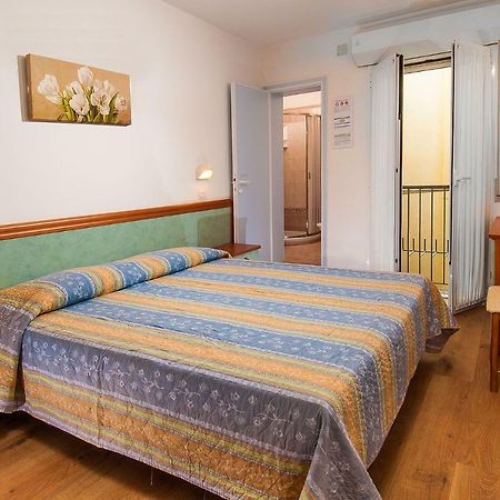Hotel Alba Serena Misano Adriatico Kültér fotó