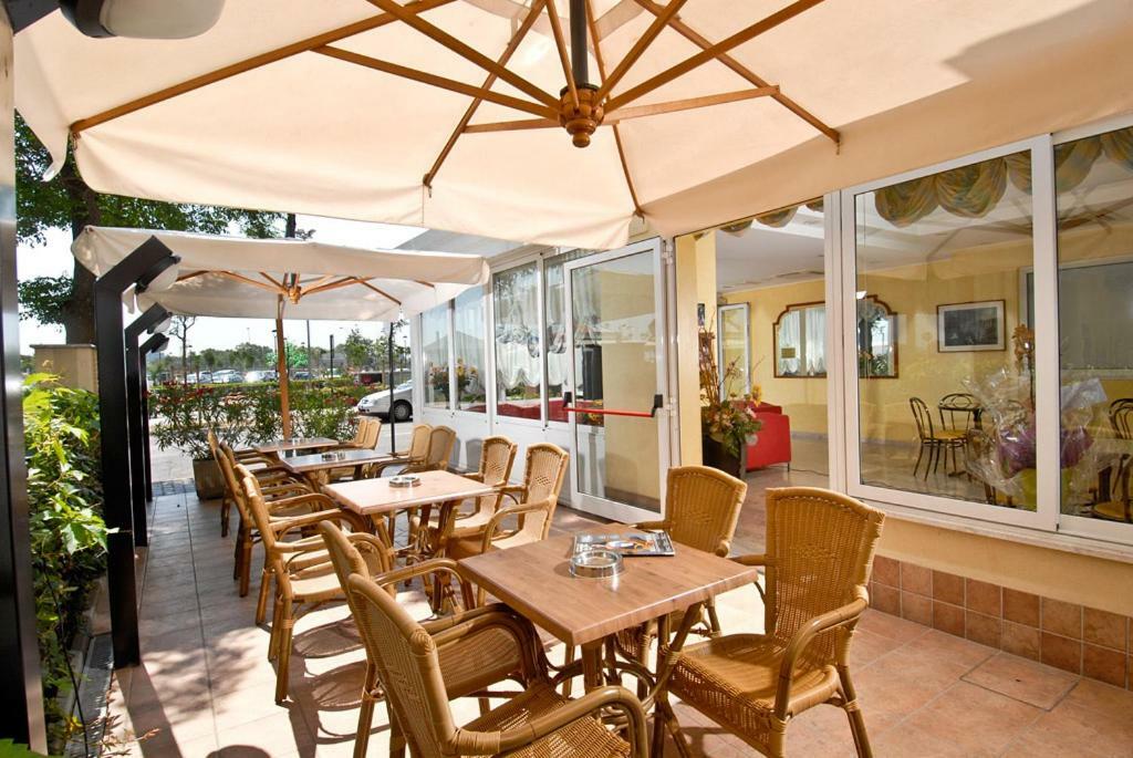 Hotel Alba Serena Misano Adriatico Kültér fotó
