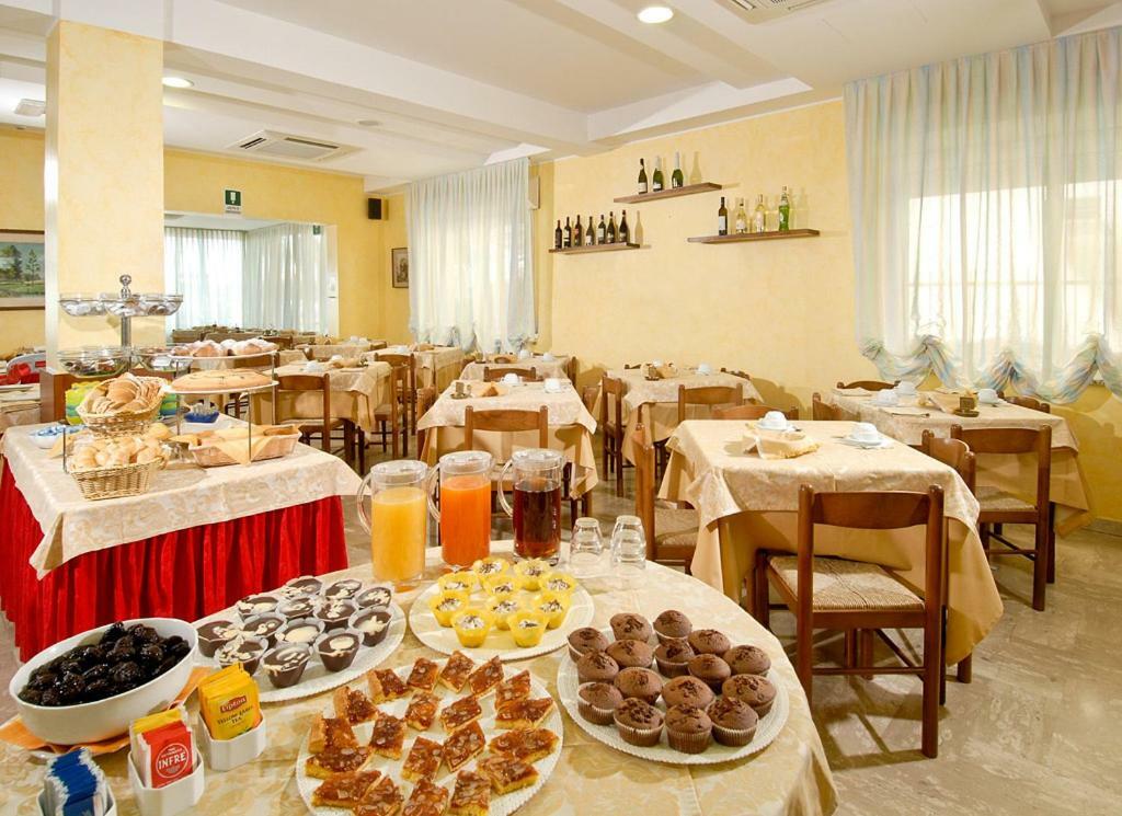 Hotel Alba Serena Misano Adriatico Kültér fotó