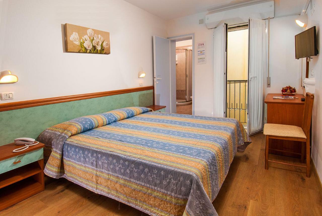 Hotel Alba Serena Misano Adriatico Kültér fotó