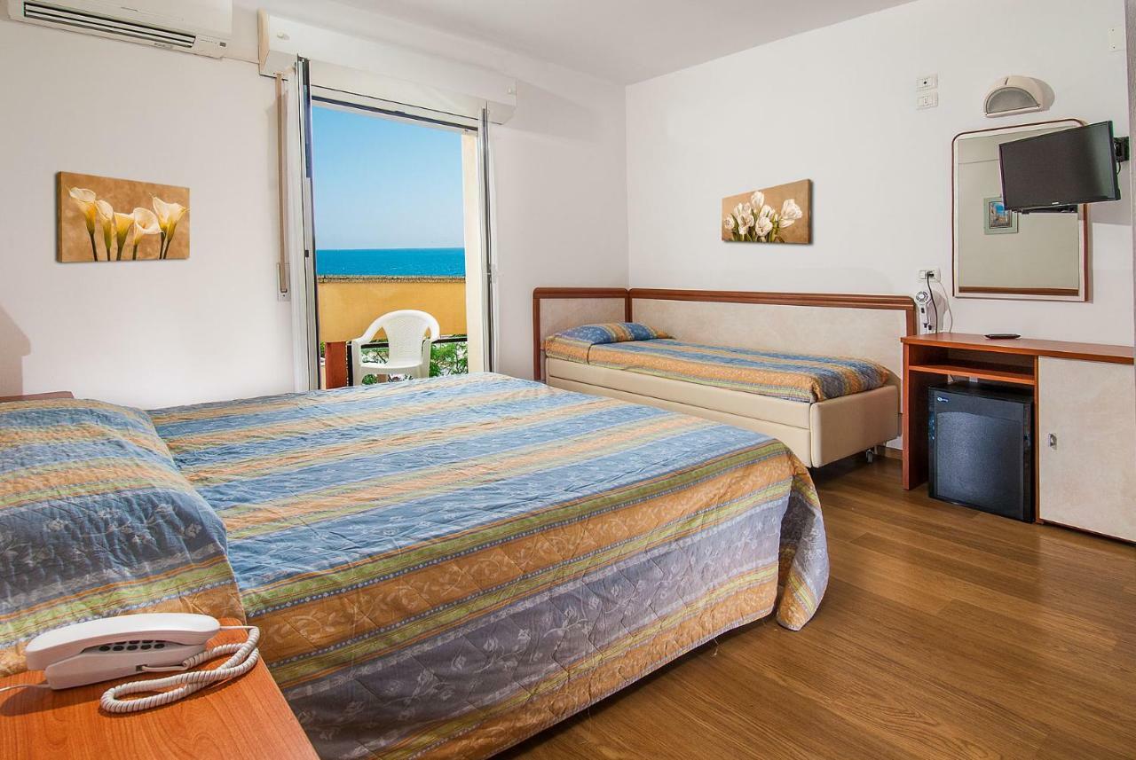 Hotel Alba Serena Misano Adriatico Kültér fotó